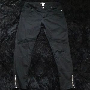 Biker Distressed Jeans